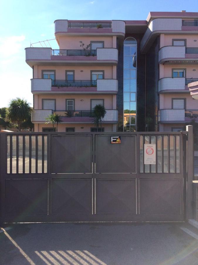 Appartamento Victoria Con Parcheggio Privato Civitavecchia Exterior foto